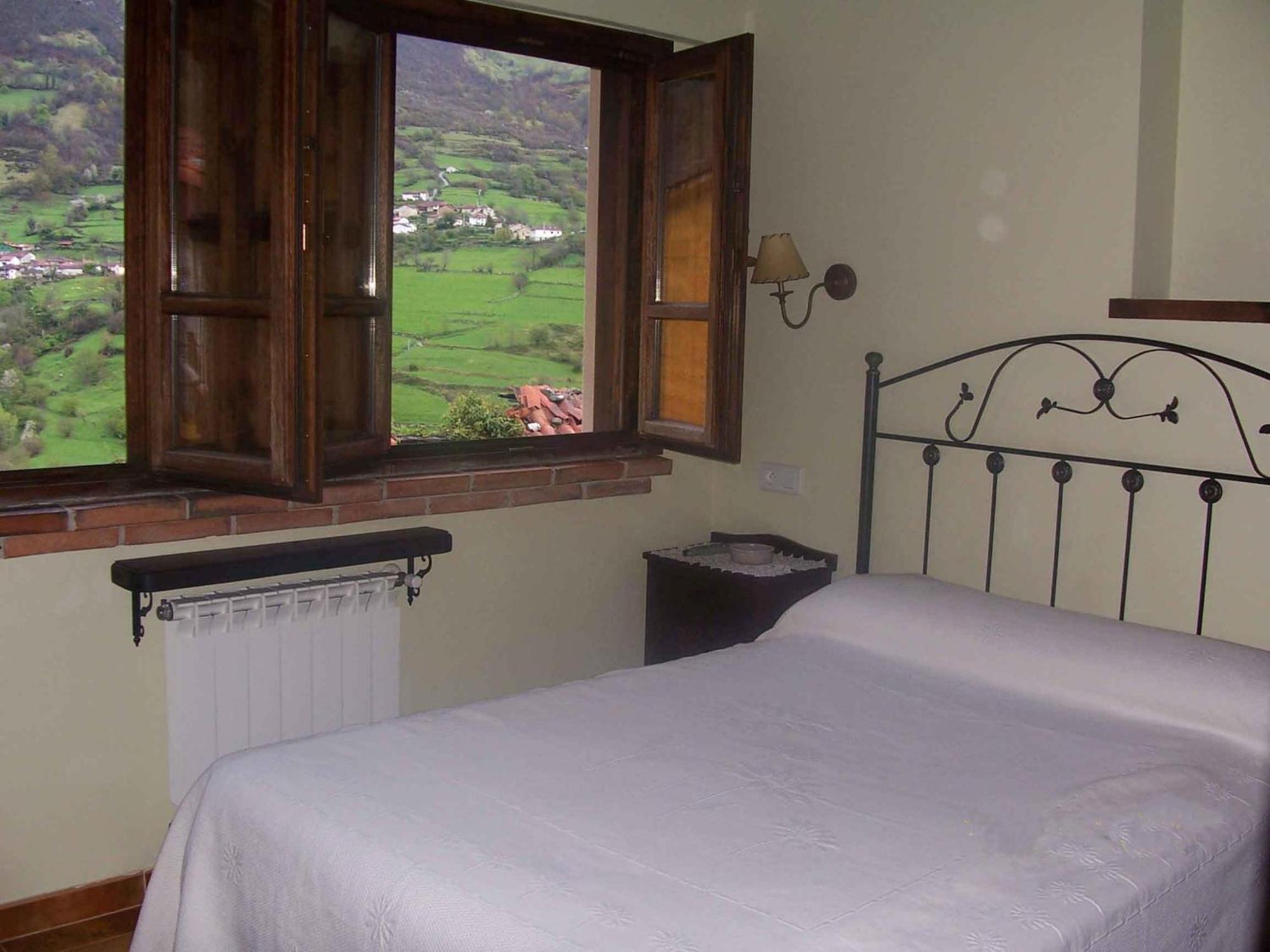 La Currada Villa Taranes Room photo